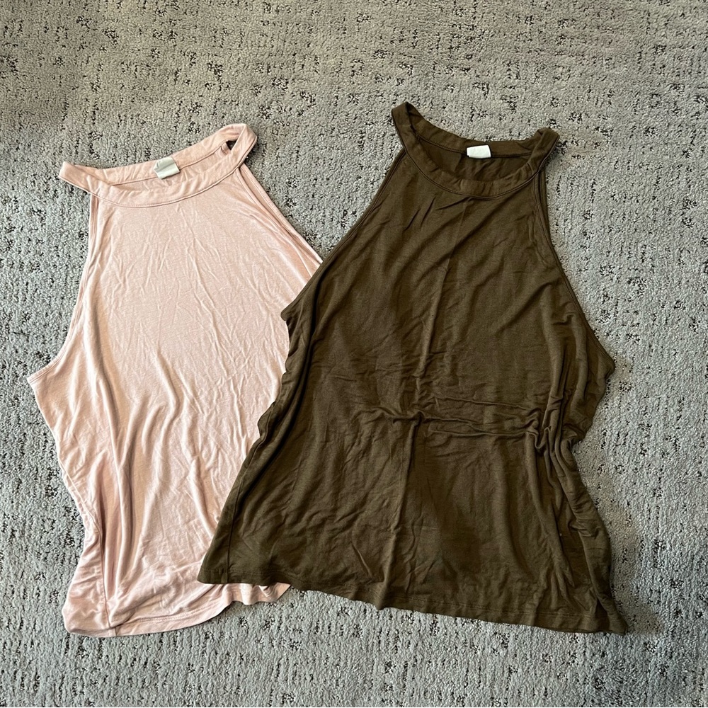 Set of two tanks